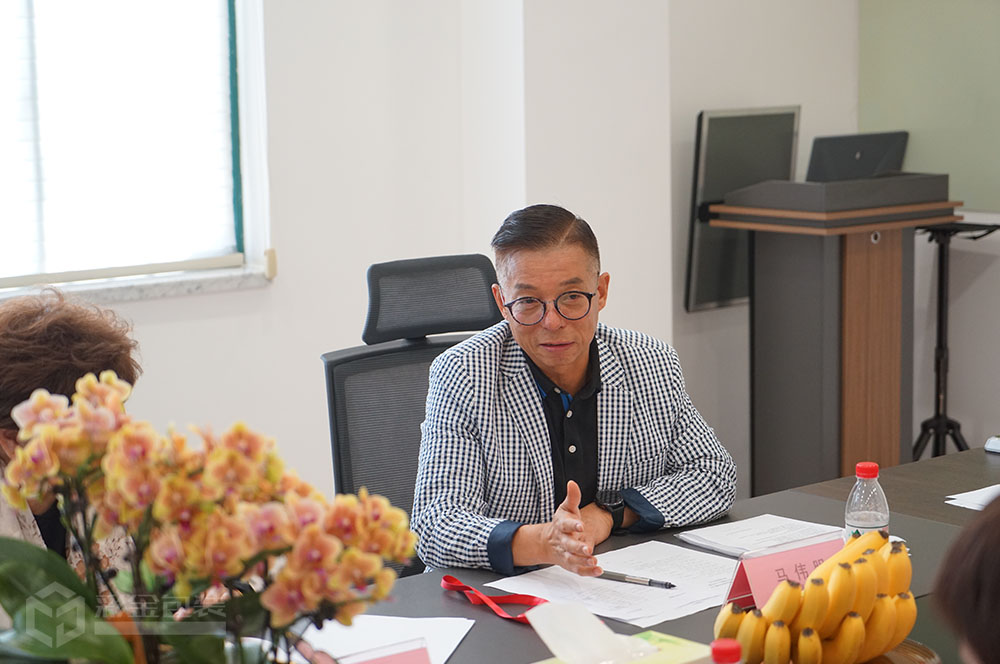 大會主持人宣讀 2022 年年度股東大會決議（草案）.JPG